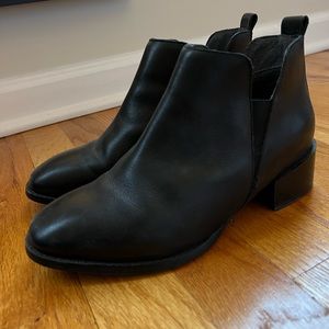 Seychelles Offstage Chelsea boot